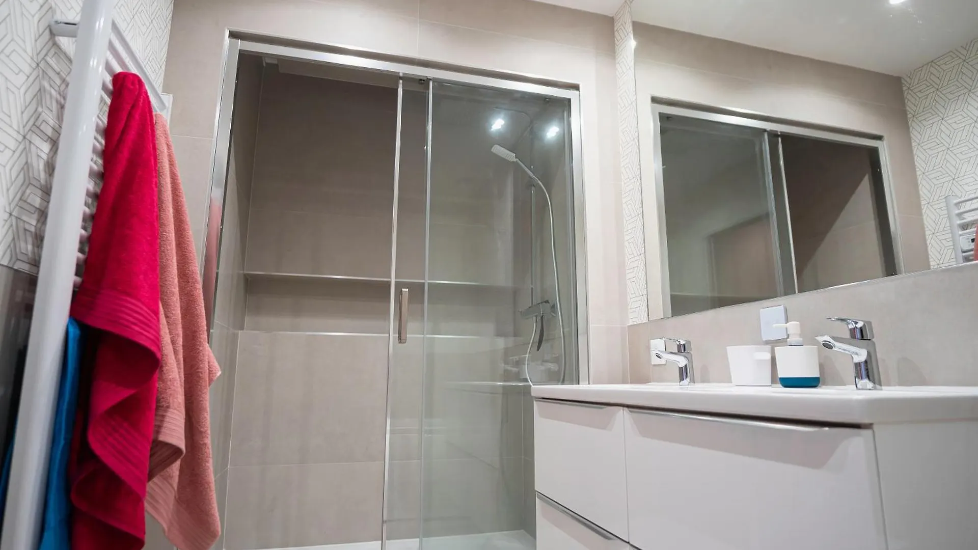 Au Coeur De Valence - Parking Gratuit Apartment France